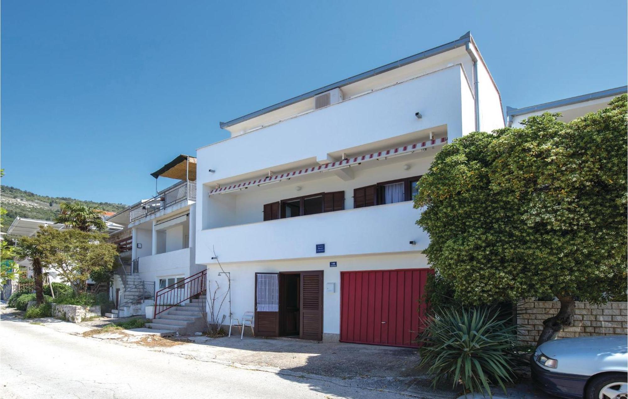 2 Bedroom Lovely Apartment In Komarna Klek Exterior foto